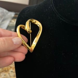 Vintage Anne Klein heart brooch